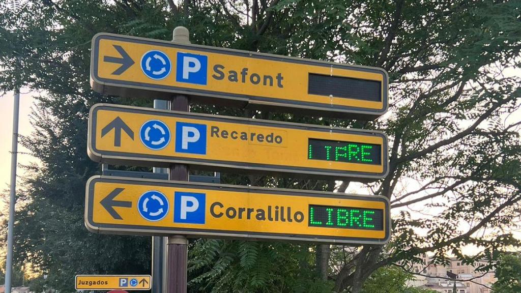 Los paneles que informan de las plazas libres de los aparcamiemtos públicos de la ciudad también serán renovados.