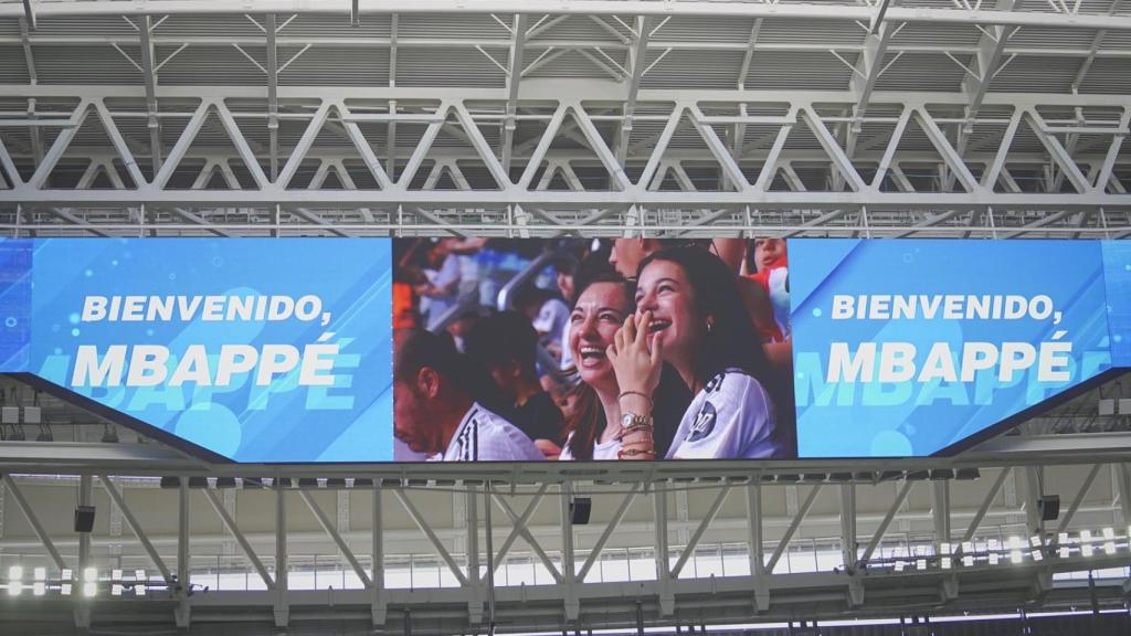 Aficionados del Real Madrid emocionados en la presentación de Kylian Mbappé