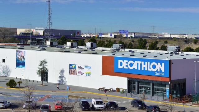 Fachada Decathlon.