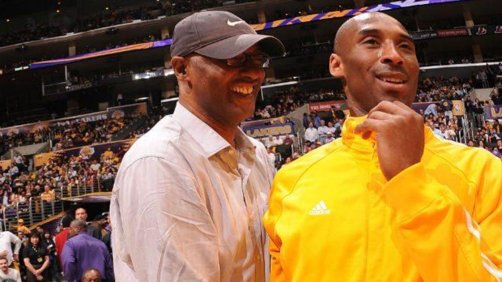 Joe Bryant con su hijo Kobe.