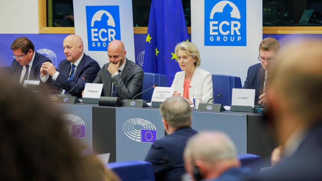 Ursula von der Leyen se ha reunido este martes en Estrasburgo con el grupo Conservadores y Reformistas Europeos en busca de votos