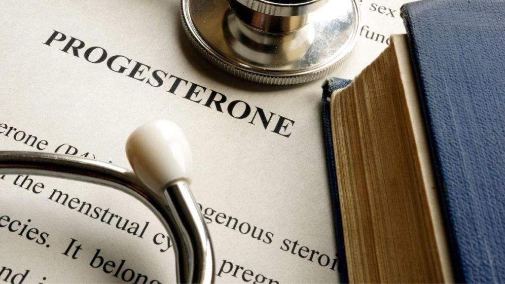 La progesterona juega un papel crucial en la salud femenina, especialmente durante la perimenopausia y la menopausia.