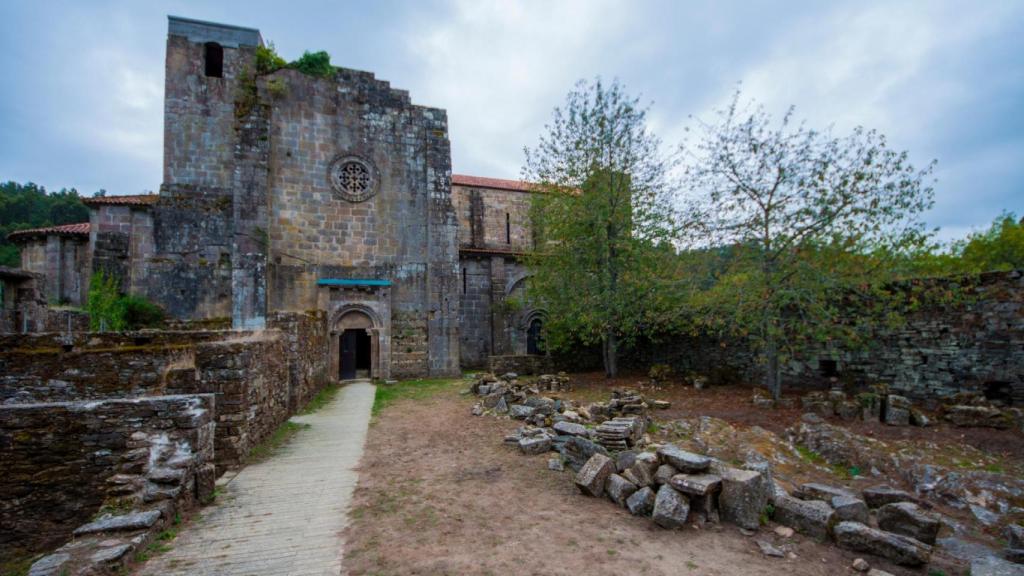 Monasterio de San Lourenzio de Carboeiro.
