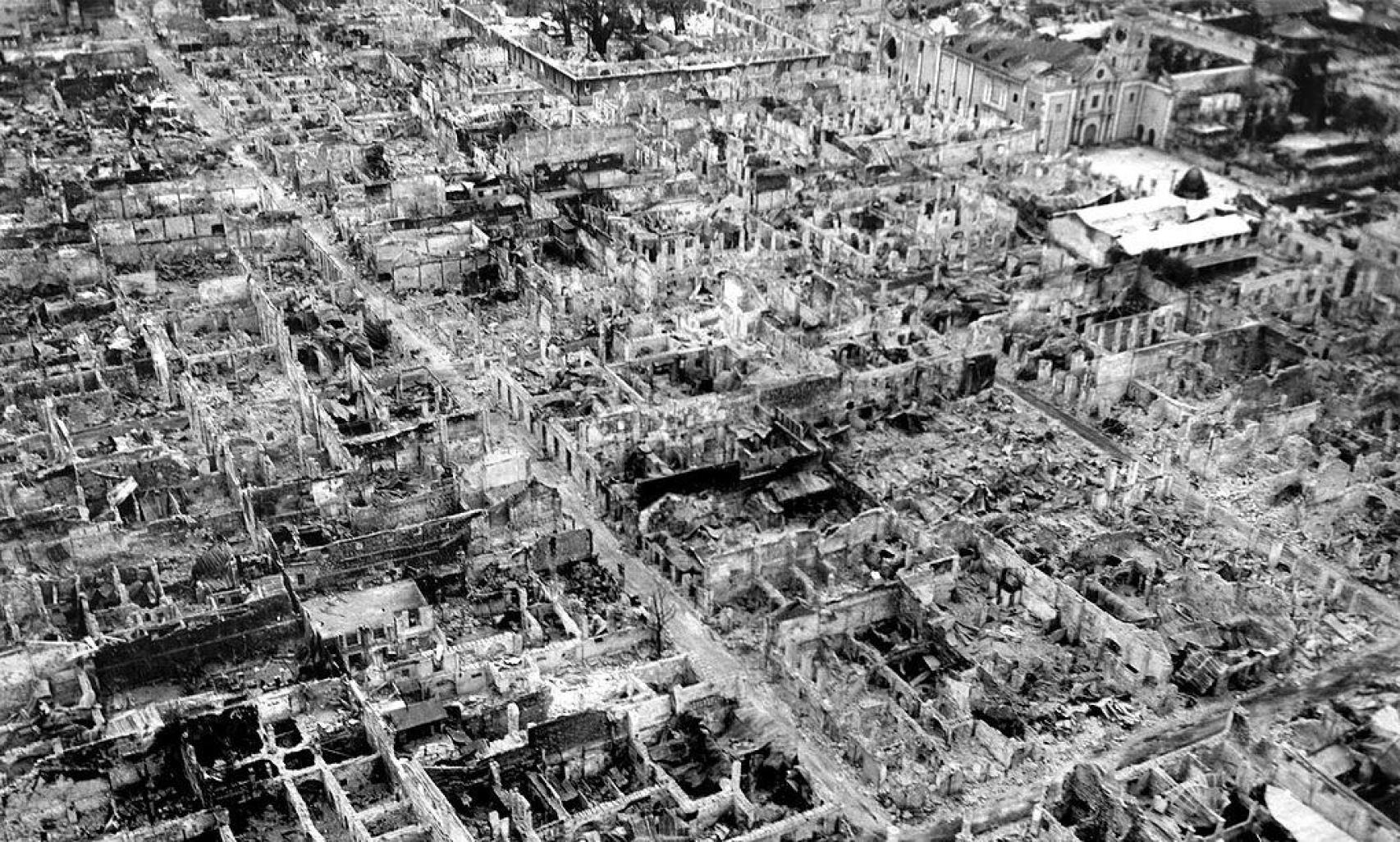 Vista aérea de la ciudad de Manila tras los combates de 1945.
