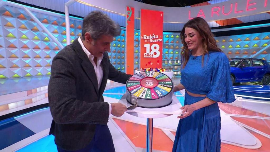 Jorge Fernández y Laura Moure celebran los 18 años de 'La ruleta de la suerte'.