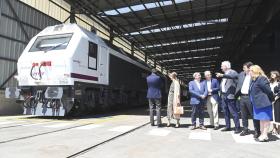 El presidente de la Junta de Castilla y León, Alfonso Fernández Mañueco, visita la empresa Kronospan de Burgos