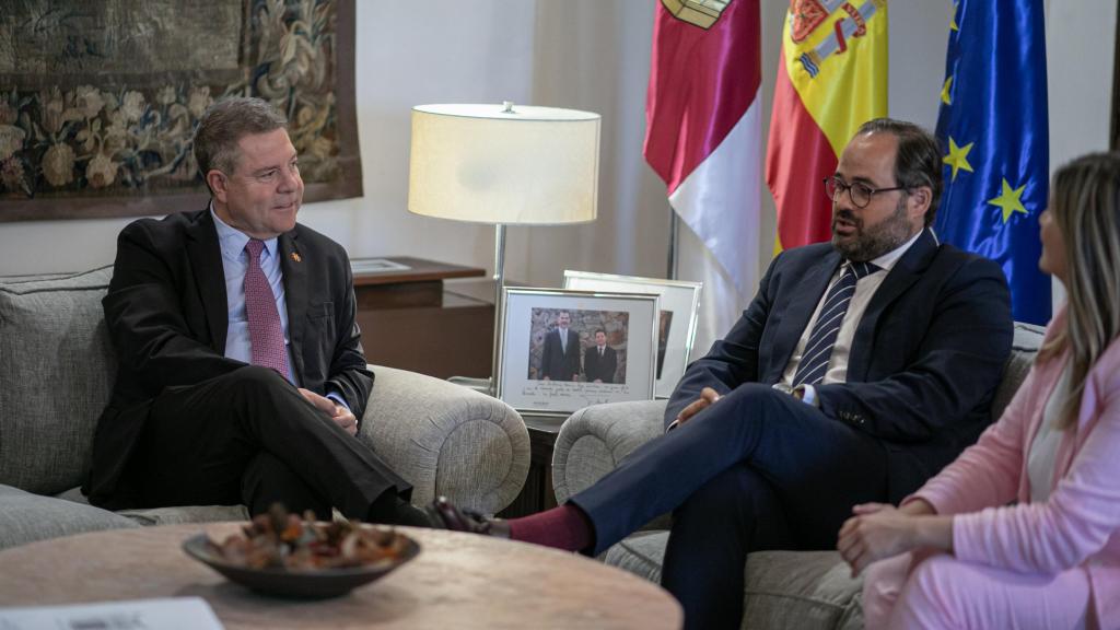 Emiliano García-Page y Paco Núñez, reunidos este martes en el Palacio de Fuensalida de Toledo.