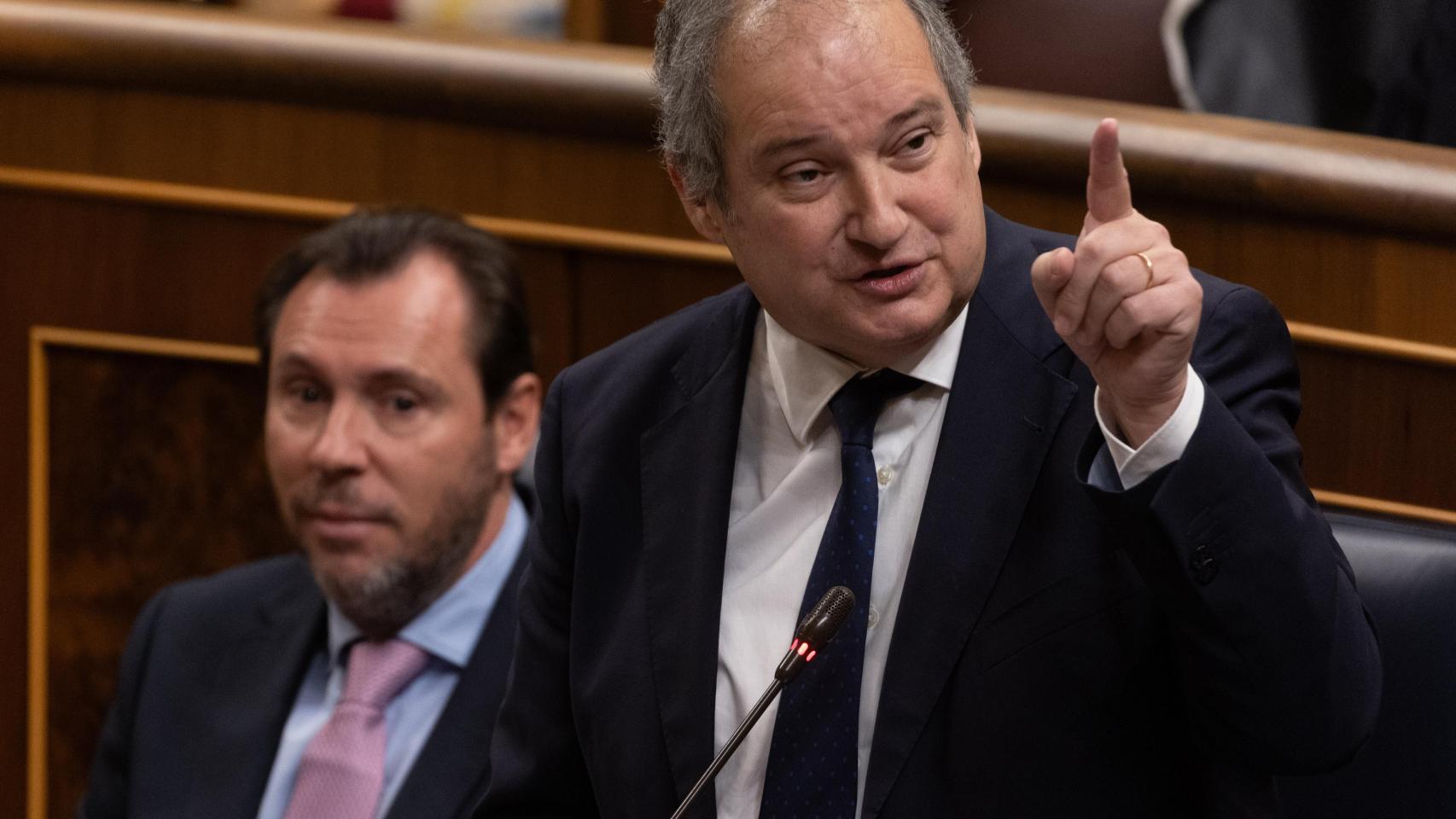 El ministro de Industria, Jordi Hereu, interviene durante una sesión de control al Gobierno, en el Congreso de los Diputados.