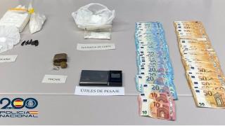 Detenidos cuatro miembros de una familia que vendían cocaína y hachís en tres viviendas de Estepona