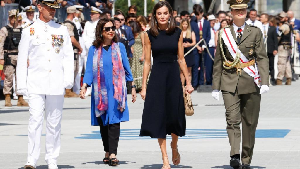 La reina Letizia, la princesa Leonor y la ministra Margarita Robles.