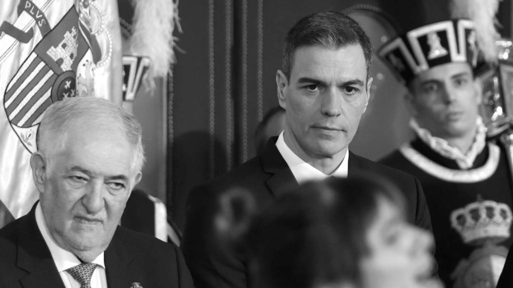 El presidente del Tribunal Constitucional, Cándido Conde-Pumpido, junto al presidente del Gobierno, Pedro Sánchez, durante un acto institucional en el Congreso de los Diputados.