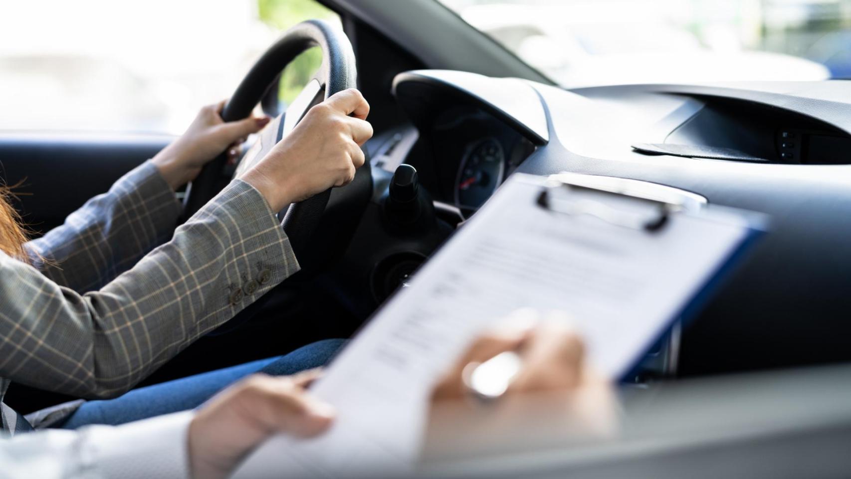 Un alumno se enfrenta al examen práctico del carnet de conducir