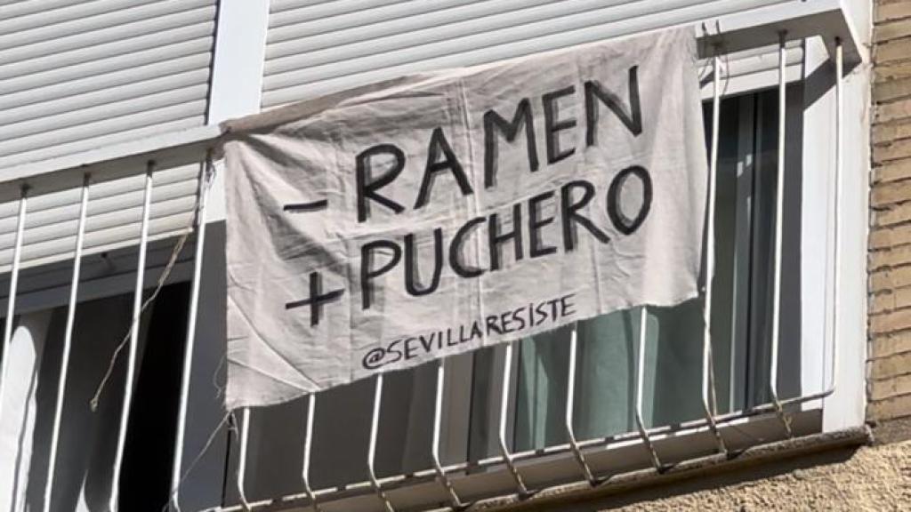 Uno de los carteles que han aparecido por Sevilla.