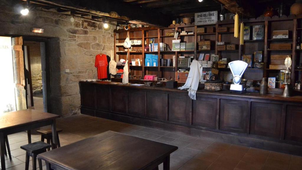 Una antigua tienda-bar que se puede visitar en una de las salas del museo.