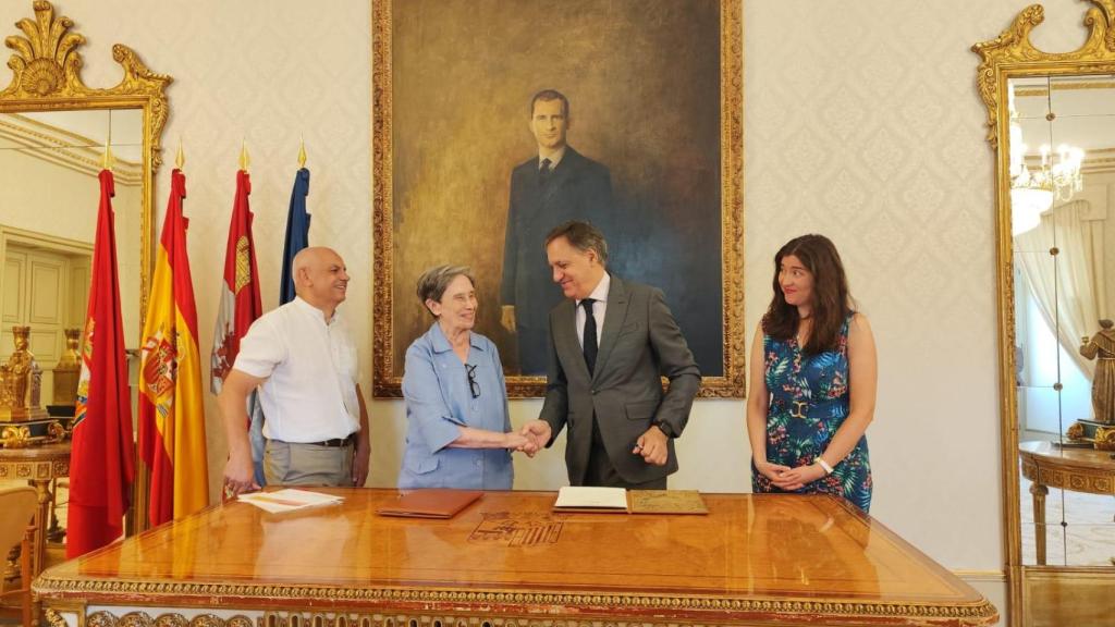 Firma del convenio entre el Ayuntamiento de Salamanca y Cáritas para 2024