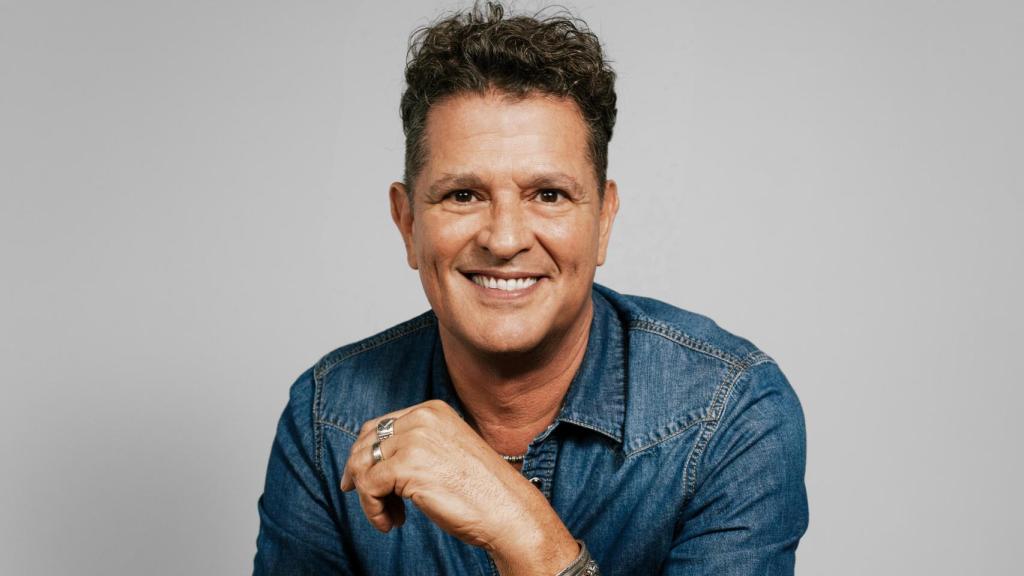 Posado de Carlos Vives.