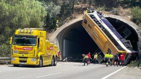 La principal hipótesis del accidente del autobús de Inditex es que el conductor se durmió