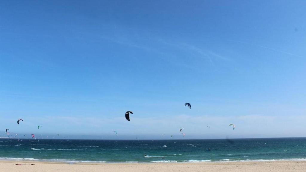 Tarifa, uno de los mejores destinos para el windsurf en España.