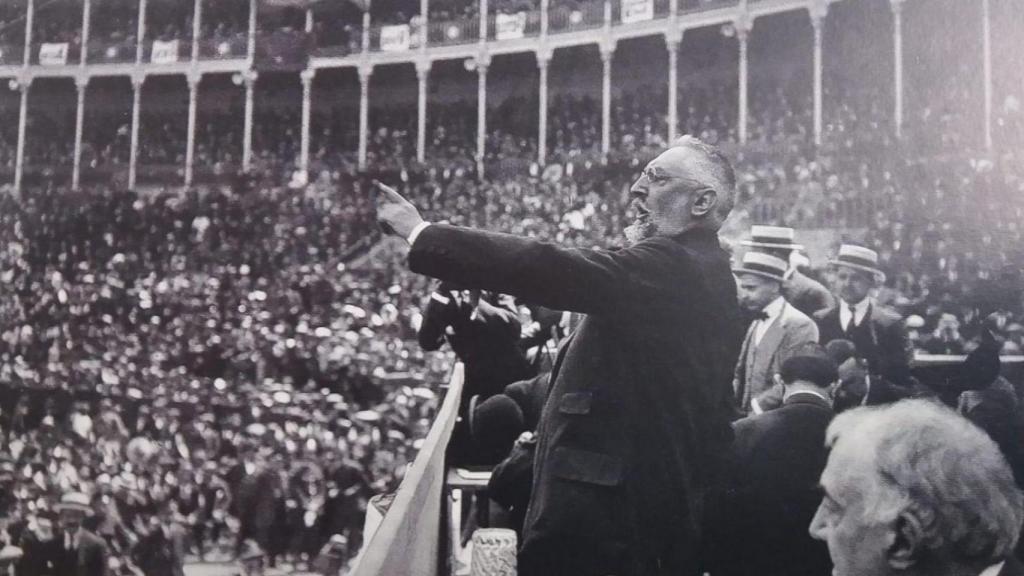 Unamuno en la antigua plaza de toros de las Ventas en 1917. Foto: Archivo histórico provincial de Guadalajara / Exposición 'Unamuno y la política. De la pluma a la palabra' en la Biblioteca Nacional de España