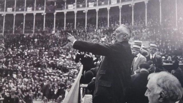 Unamuno en la antigua plaza de toros de las Ventas en 1917. Foto: Archivo histórico provincial de Guadalajara / Exposición 'Unamuno y la política. De la pluma a la palabra' en la Biblioteca Nacional de España