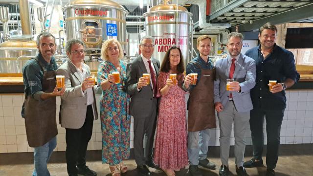 Un momento de la presentación de la línea Cruzcampo Salerosa en Málaga.