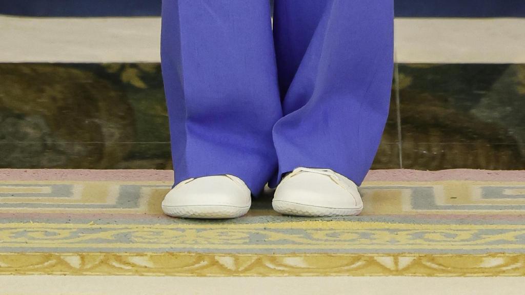 Las zapatillas deportivas 'barefoot' de la reina Letizia