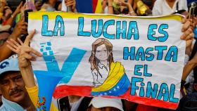 Pancarta en una manifestación en defensa de la candidatura del opositor González Urrutia.