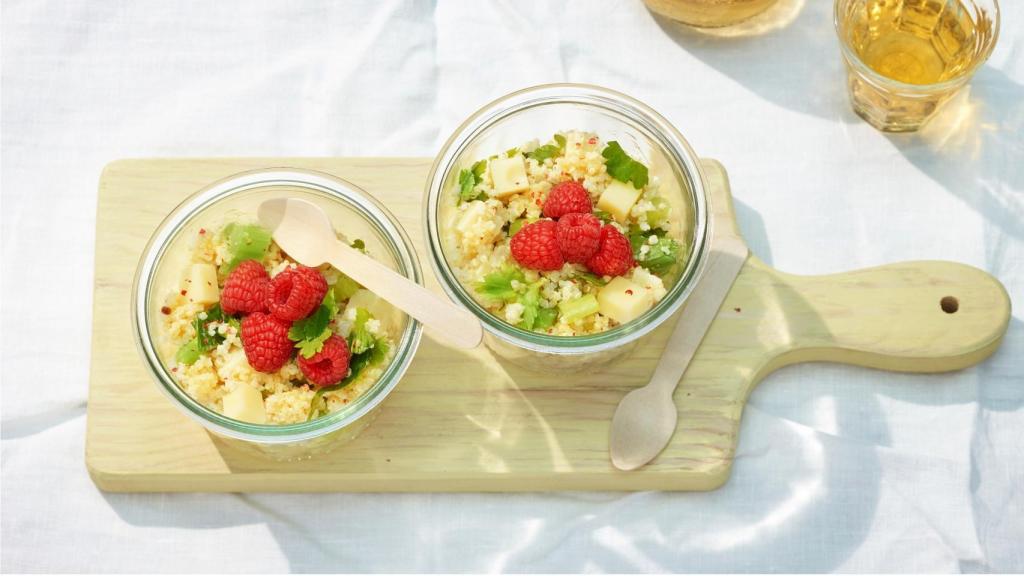 Ensalada de quinoa con frambuesas y Emmentaler AOP