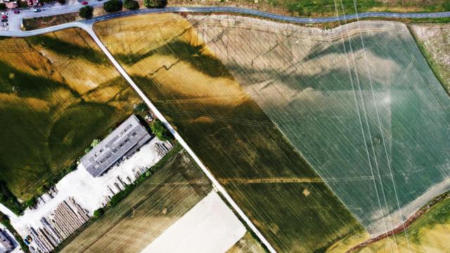 Vista aérea de la planta del circo romano de Iruña-Veleia.