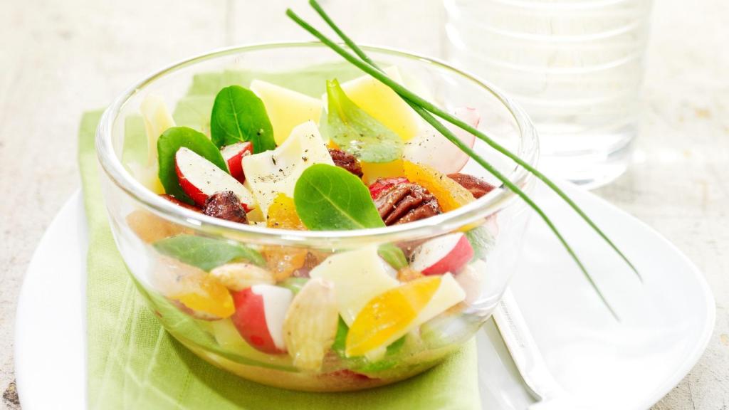 Ensalada de Emmentaler AOP y frutos secos