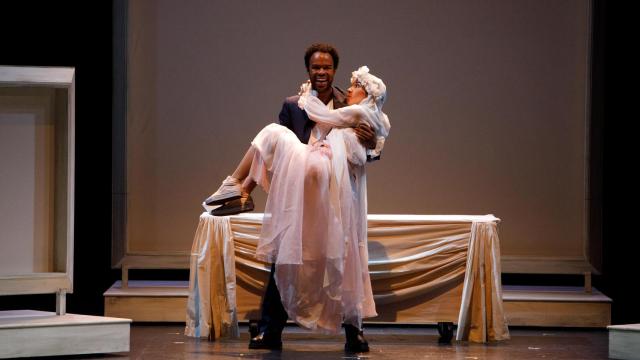 Jean Cruz y Elisabet Altube son Alejandro Romeo y Julia en 'Los bandos de Verona'. Foto: Pedro Gato