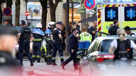 Los equipos de emergencias cerca del lugar del ataque en París este jueves.