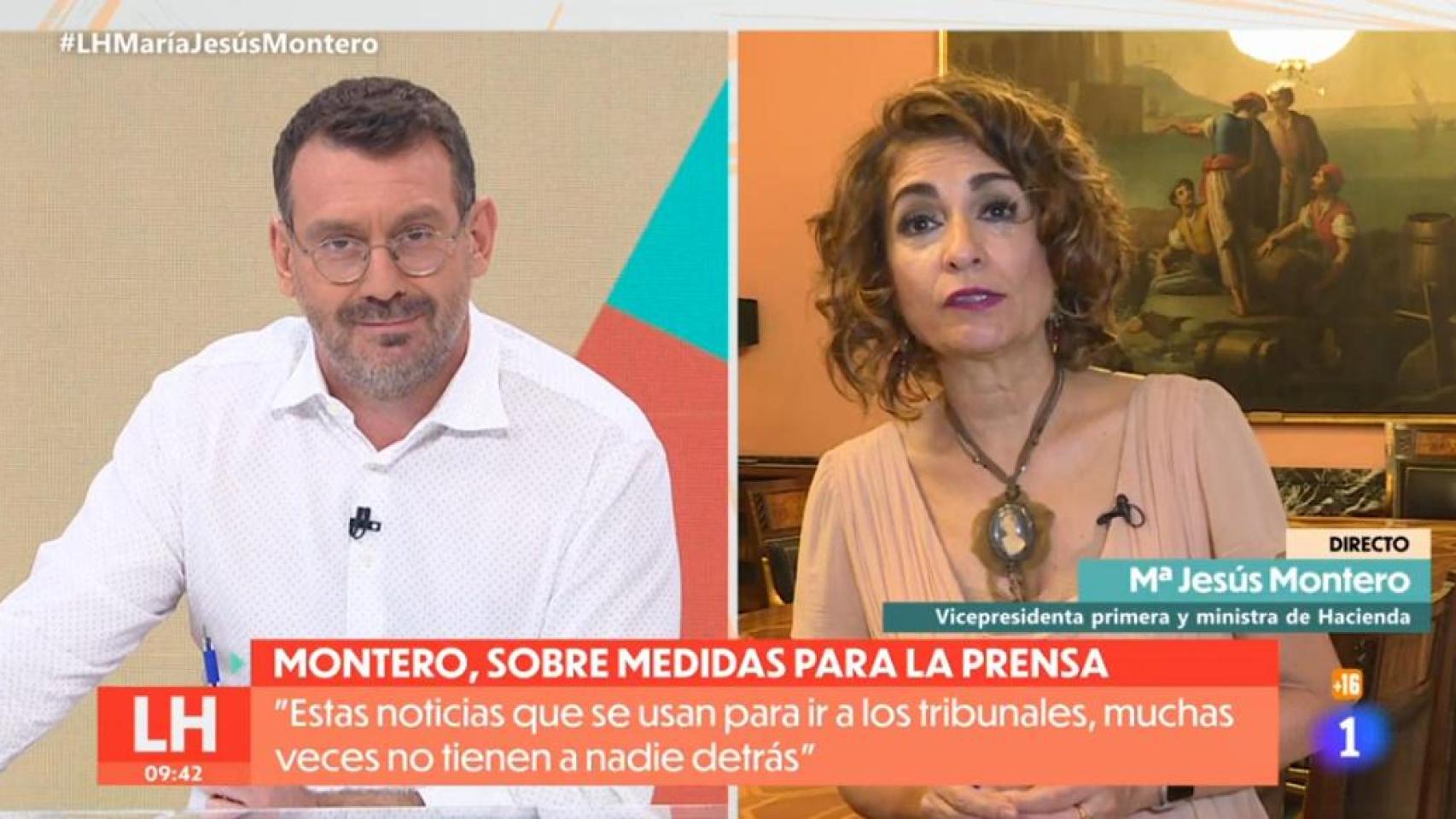 María Jesús Montero se cansa de los  problemas técnicos en su entrevista en 'La hora de La 1' de TVE.