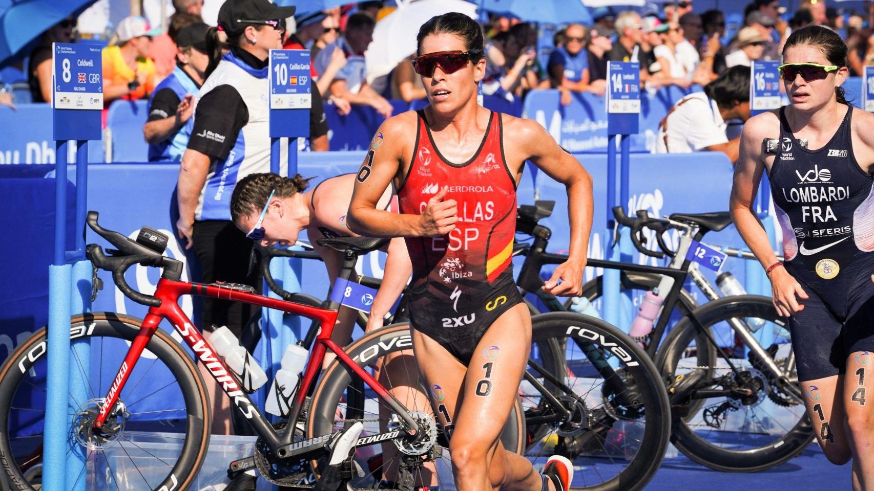 Miriam Casillas, durante la parte de carrera en el triatlón