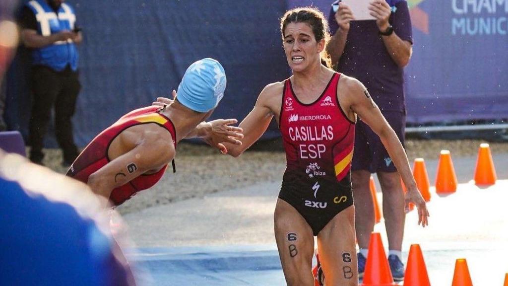 Miriam Casillas, durante la parte de carrera en el triatlón