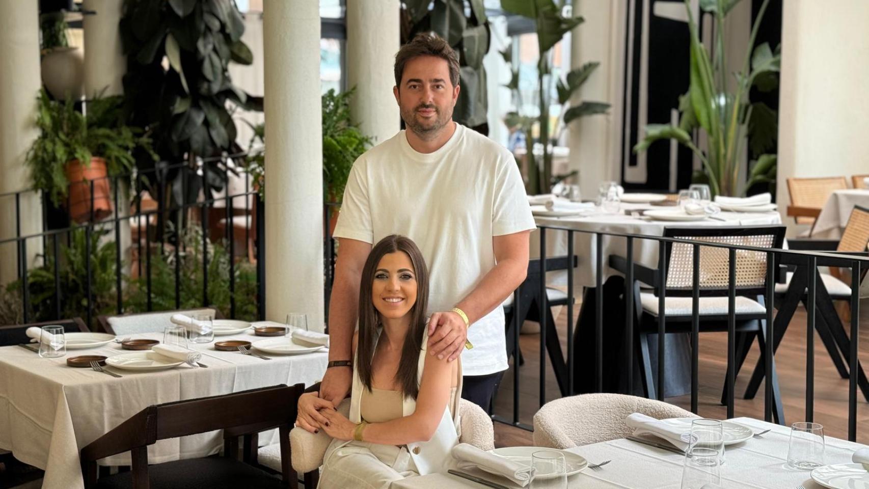 El matrimonio José Agudo Tapias y Alba Buenestado Parrondo en su restaurante Casa Bula.