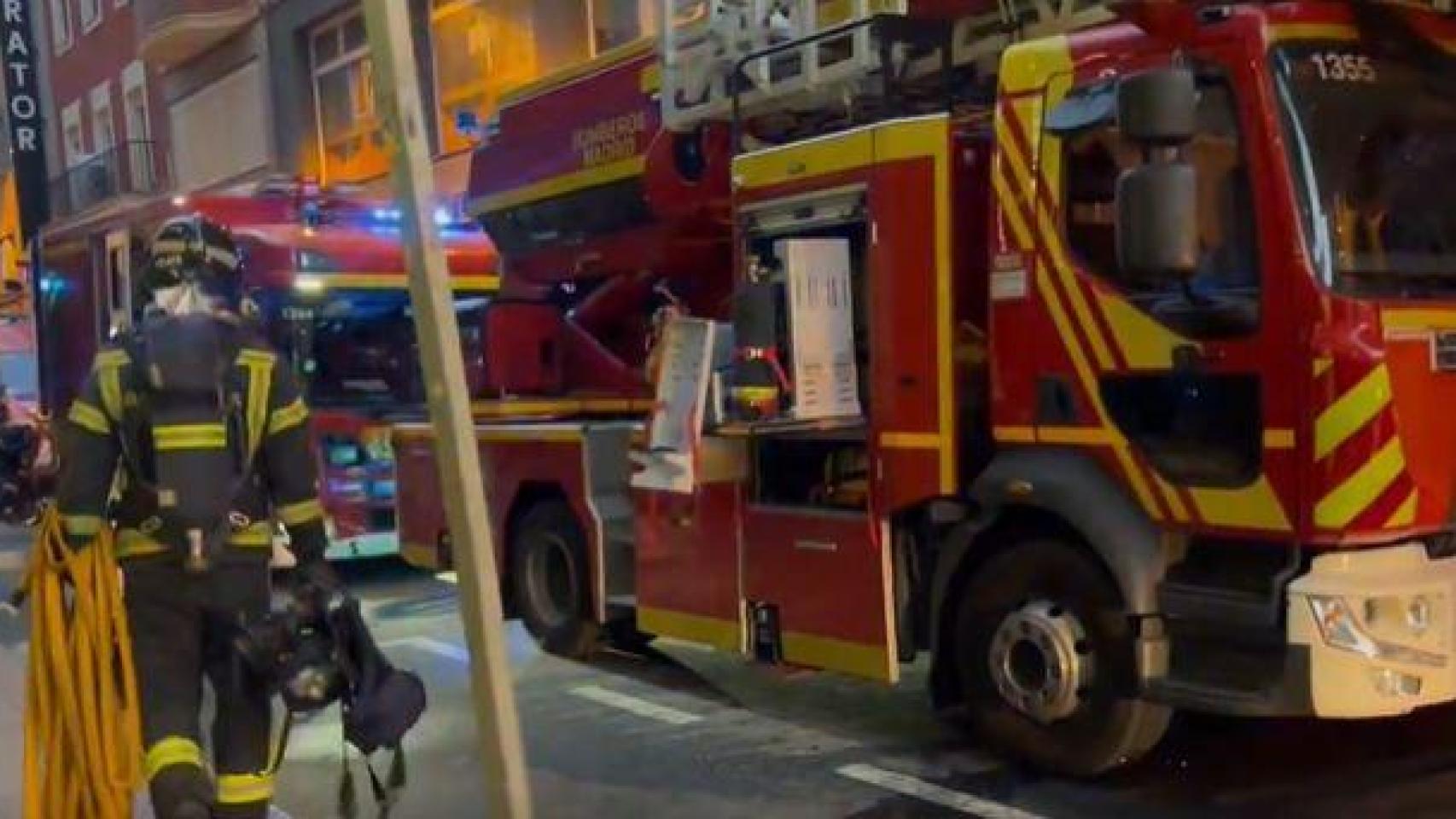 Bomberos Madrid trabajando en el incendio.