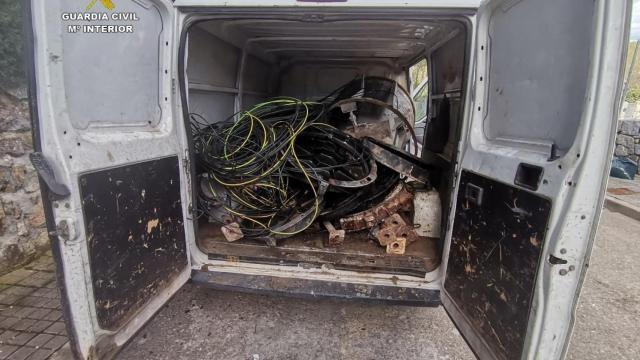 Imagen del cobre robado por los tres detenidos por la Guardia Civil.