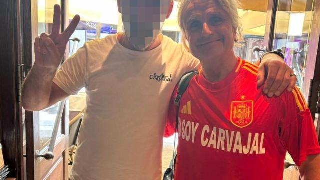 Nacho Cano se hace del 'team' Carvajal con una camiseta de la Selección a favor del futbolista