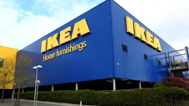Fachada de un centro de Ikea.