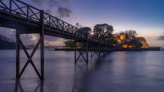 Puente y castillo de Santa Cruz, en Oleiros.