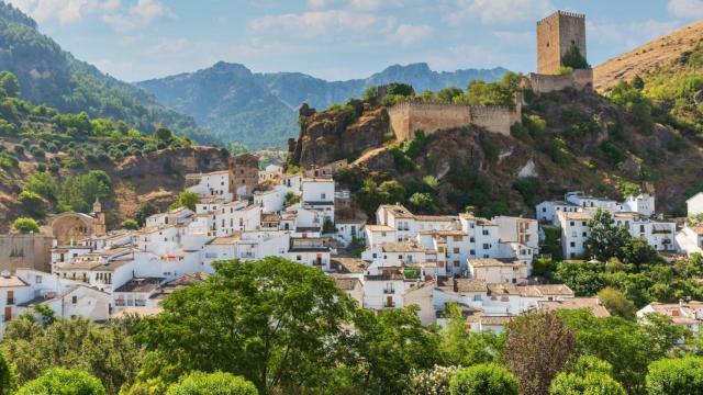 El pueblo de Cazorla y su castillo de la Yedra