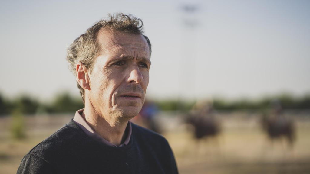 Guillermo Arizkorreta durante la entrevista con EL ESPAÑOL | Porfolio en el Hipódromo de Madrid.