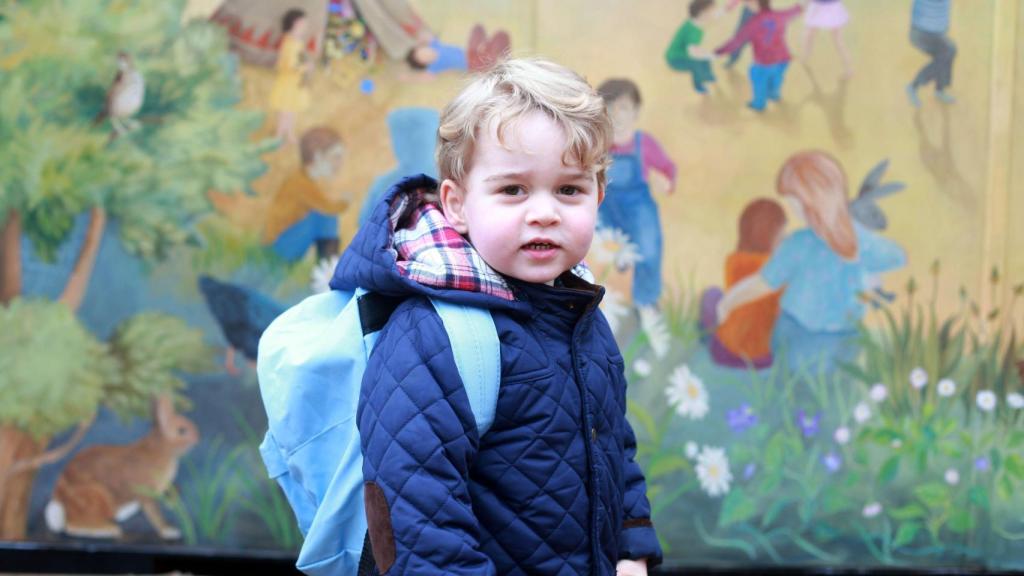 El príncipe George en su  primer día de colegio.