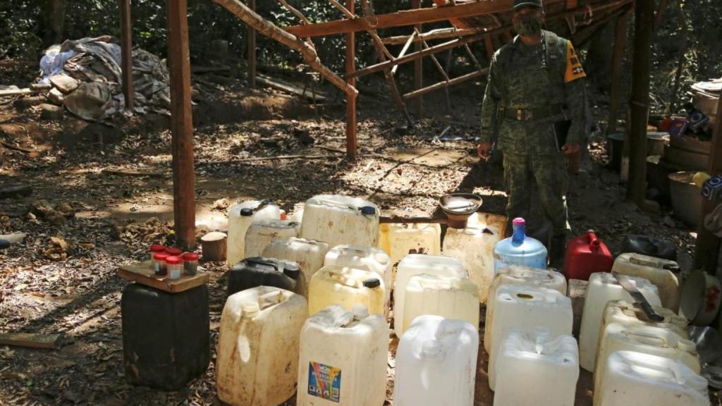 Imagen de un laboratorio clandestino de fentanilo descubierto en México.