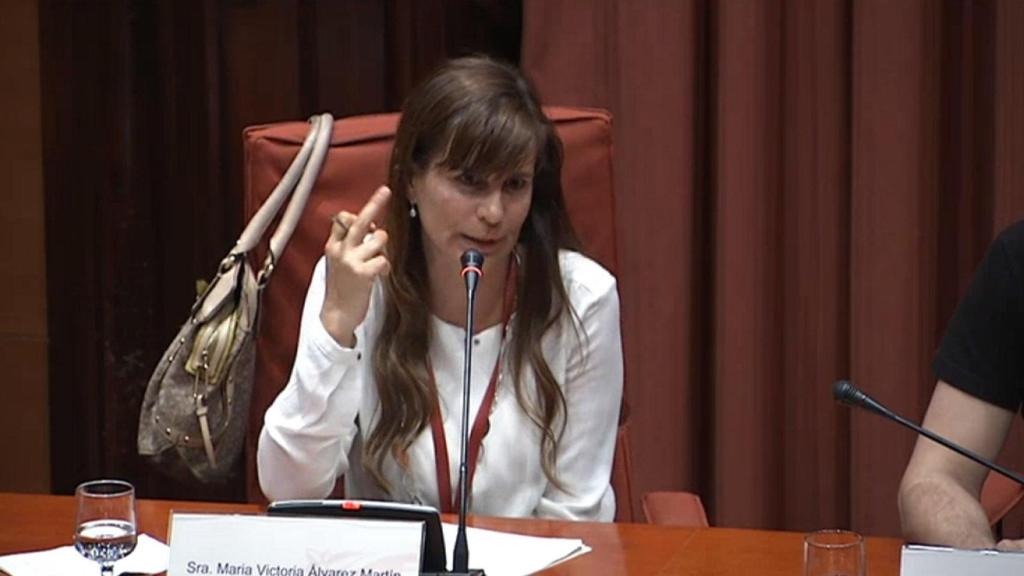 Victoria Álvarez en una comisión fiscal del Parlamento de Cataluña.