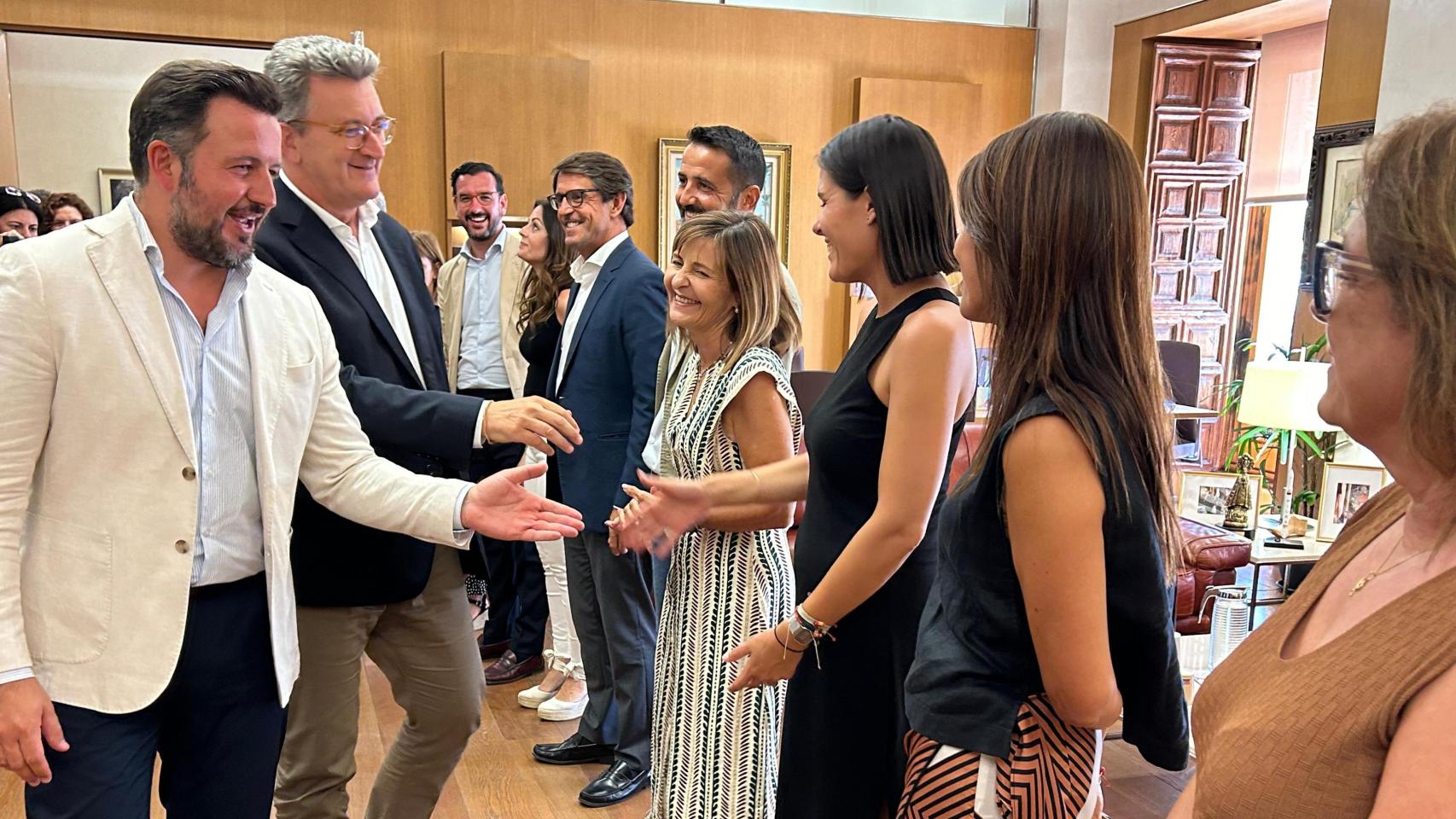 El alcalde Pablo Ruz y el conseller Vicente Martínez en su encuentro este viernes.