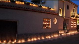 Las calles de un pueblo de Alicante se iluminan de forma mágica: 15.000 velas y música en directo