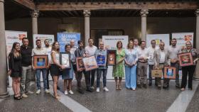 Fotografía de familia de los premiados