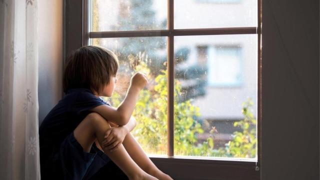 Los niños que se mudan más de una vez entre los 10 y los 15 años tienen un 61% más de posibilidades de sufrir depresión en el futuro.